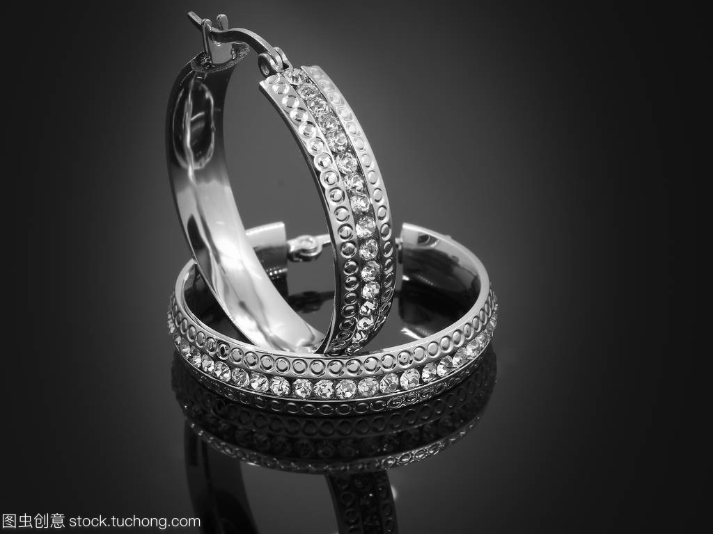 不锈钢耳环 饰品的革新与时尚选择